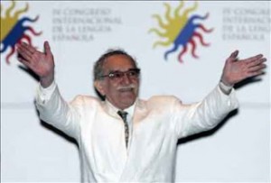 el-escritor-colombiano-y-premio-nobel-de-literatura-gabriel-garcia-marquez-saluda-hoy-al-publico-durante-la-ceremonia-de-in$599x0